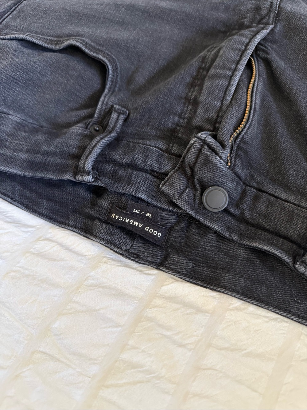 Good American Women’s Black Washed Slim Jeans